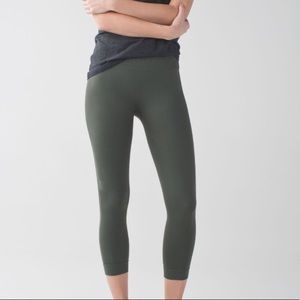 Lululemon zone in crop leggings